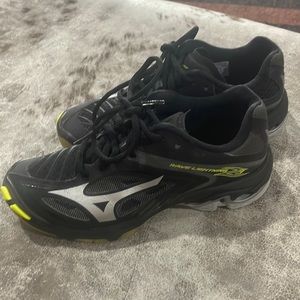 Volleyball shoes